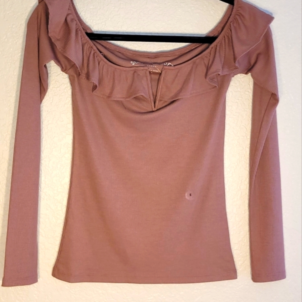 NWT AERO SMALL MAUVE TOP